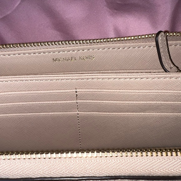 Wristlet Wallet with multiple card holders and pockets - Picture 7 of 8